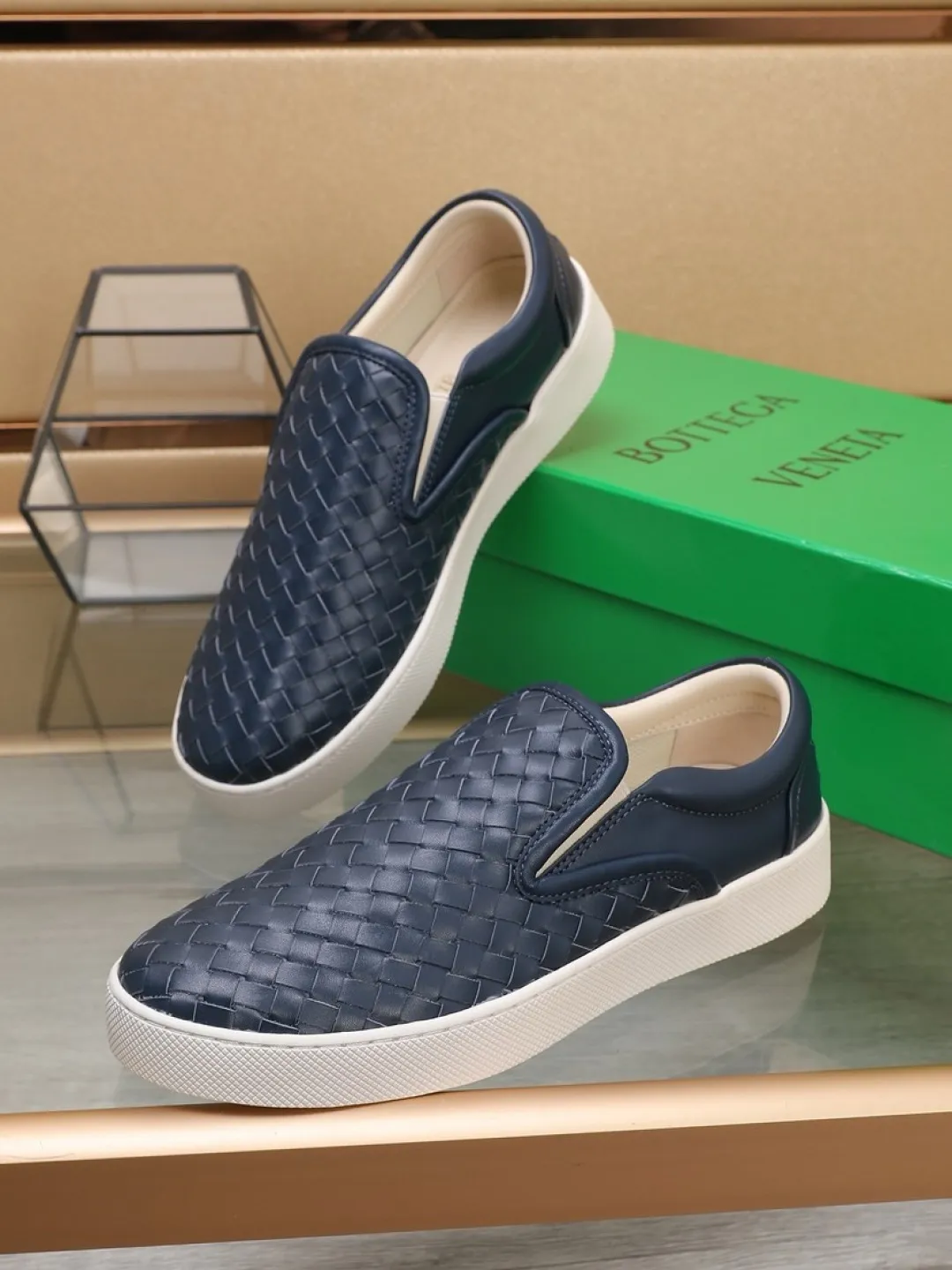 Men's men's shoes💰Men's shoes💰480💰🔥[BV] series of top purchasing agents🔍Imported first-layer cowhide woven surface, cowhide foot pads lining environmentally friendly ♻️Does not fade, 💪Sole: Rubber combination original factory special outsole ⚠Original and single goods 🔍🔍You can come in and out at will, welcome to compare ⚠Number of sizes: 38-44